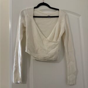 Hollister Size Medium Cream Knit Sweater
